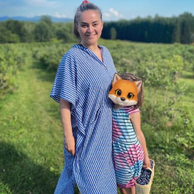 Mark Ghanime post his daughter and mother on Instagram.